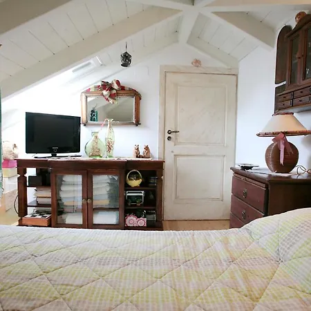 Cozy Attic Daire
