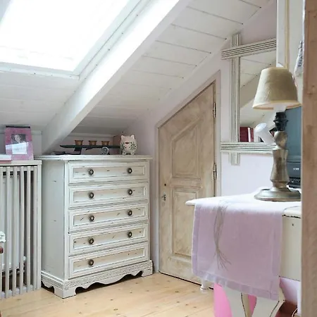 Cozy Attic Apartment *