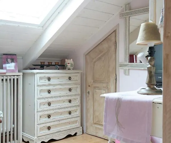 Cozy Attic Apartment *